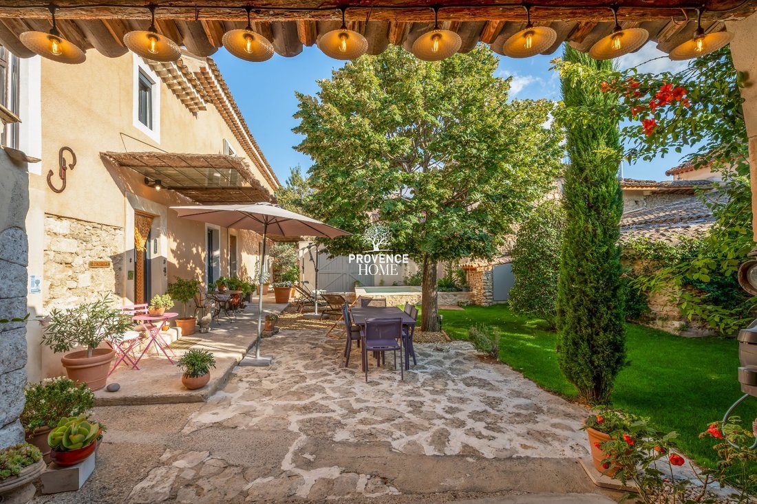Oppède, Provence-Alpes-Côte d'Azur, France 1 - 18130736