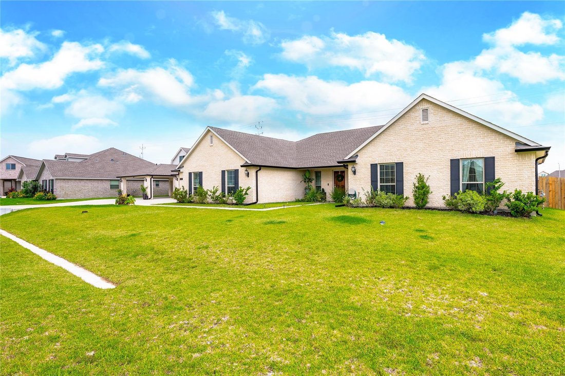 House in Dickinson, Texas, United States 3 - 18128250