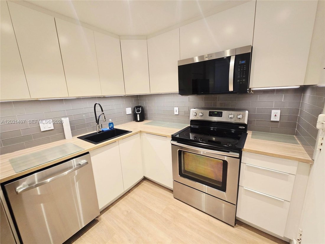 Condo in Miami Beach, Florida, United States 3 - 18129695