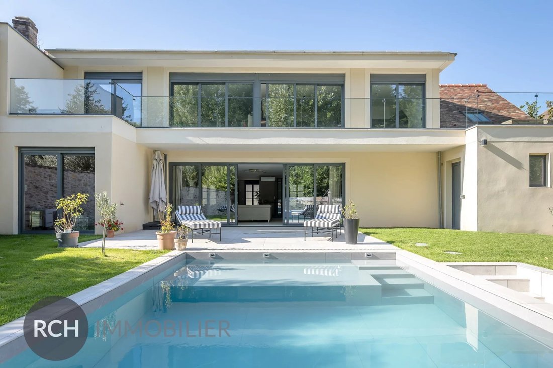 House in Montfort-l'Amaury, Ile-de-France, France 2 - 18130056