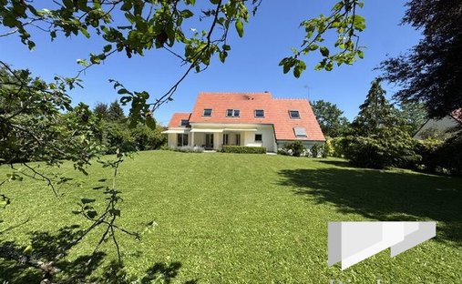 House in Saint-Denis-en-Val, Centre-Val de Loire, France 1