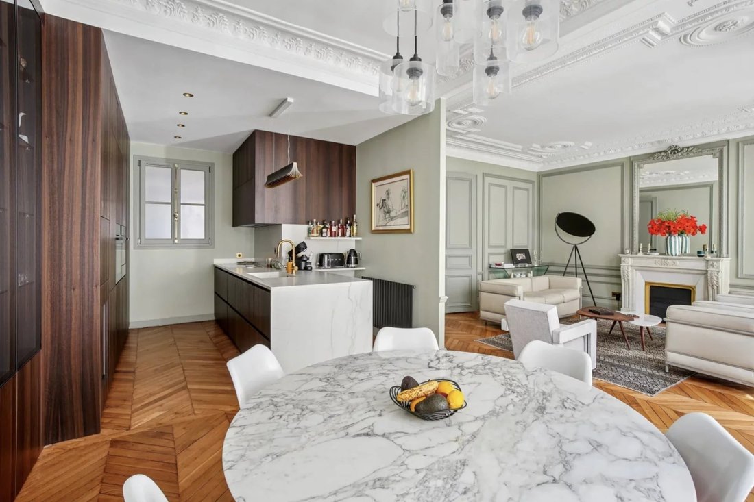 Apartment in Porte Dauphine, Paris 16e Arrondissement, Paris 4 - 18130296