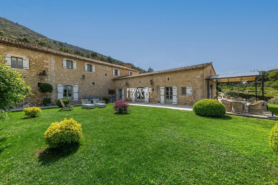 Estate in Bonnieux, Provence-Alpes-Côte d'Azur, France 3 - 18130801