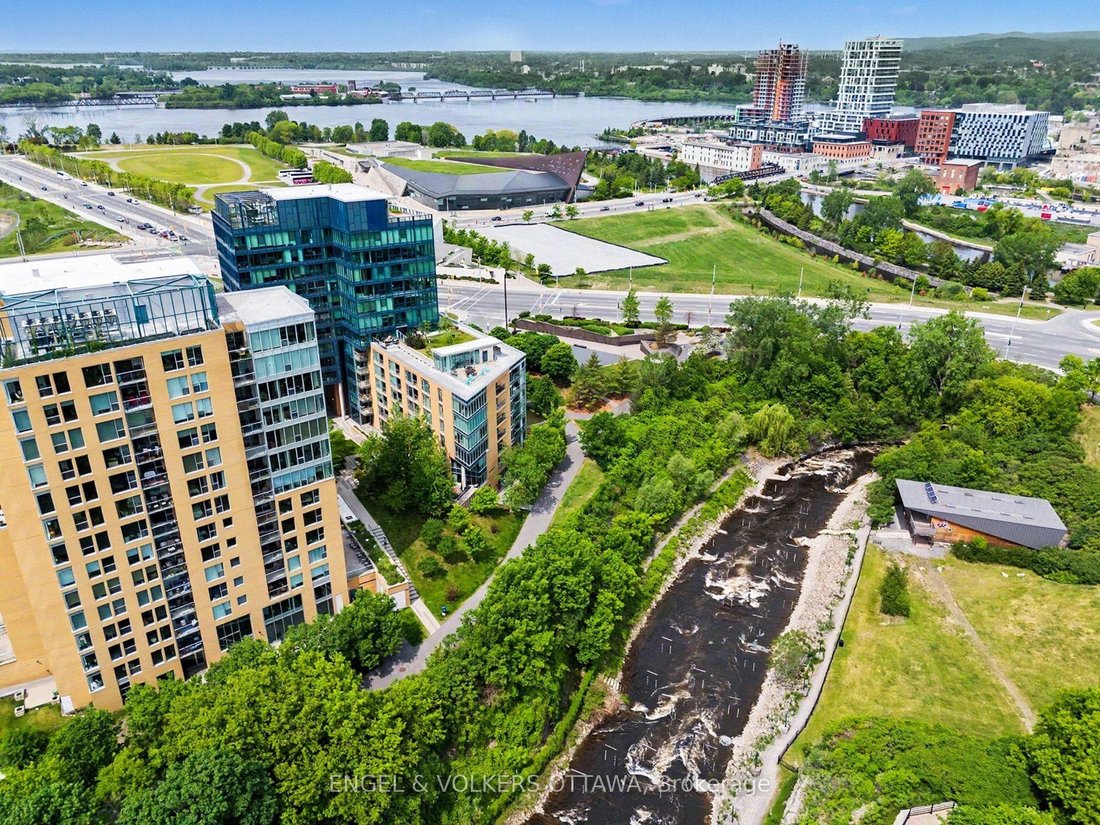 Condo in Ottawa, Ontario, Canada 2 - 18133246