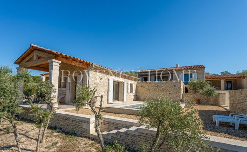 Estate in Gordes, Provence-Alpes-Côte d'Azur, France 1