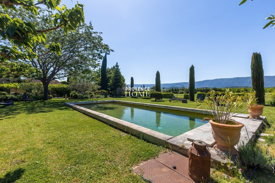 Estate in Gordes, Provence-Alpes-Côte d'Azur, France 3 - 18130804