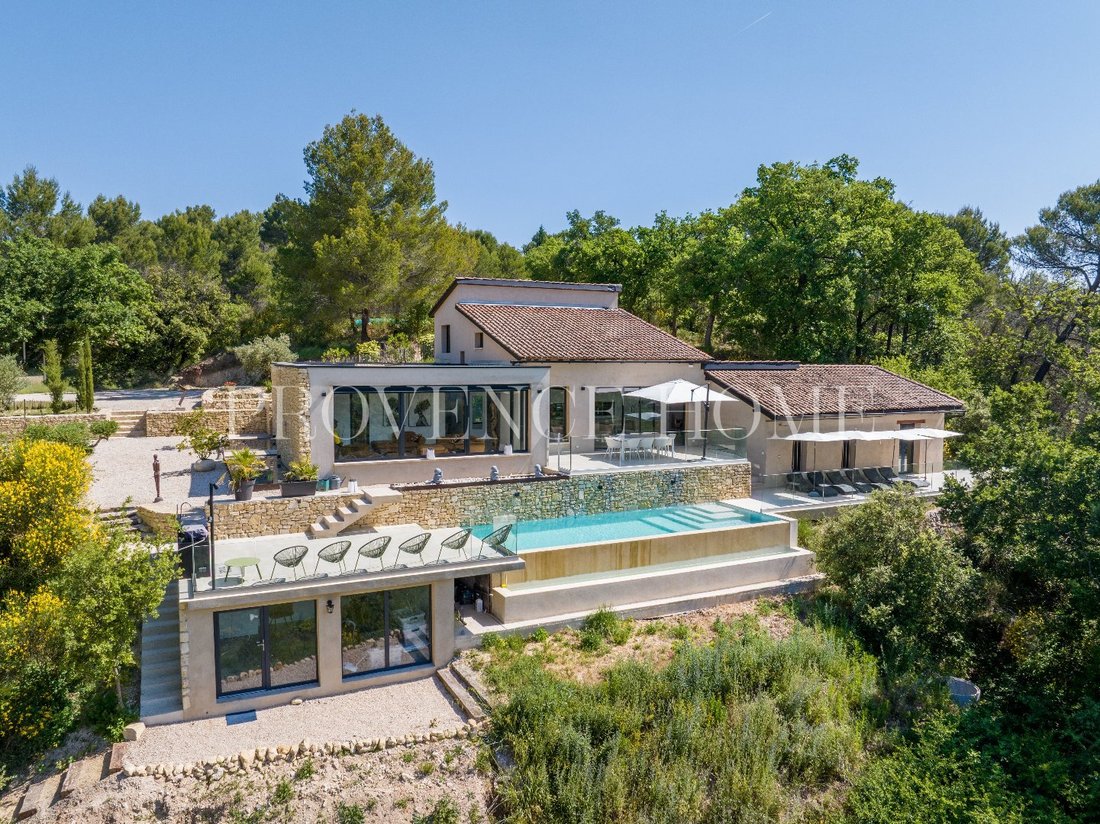 Estate in Malemort-du-Comtat, Provence-Alpes-Côte d'Azur, France 1 - 18130833