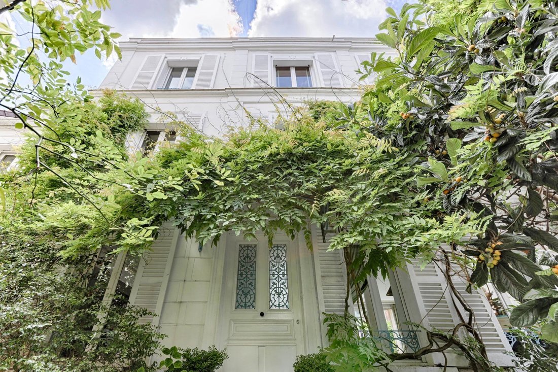 Apartment in Saint Philippe du Roule, Paris 8e Arrondissement, Paris 1 - 18132395