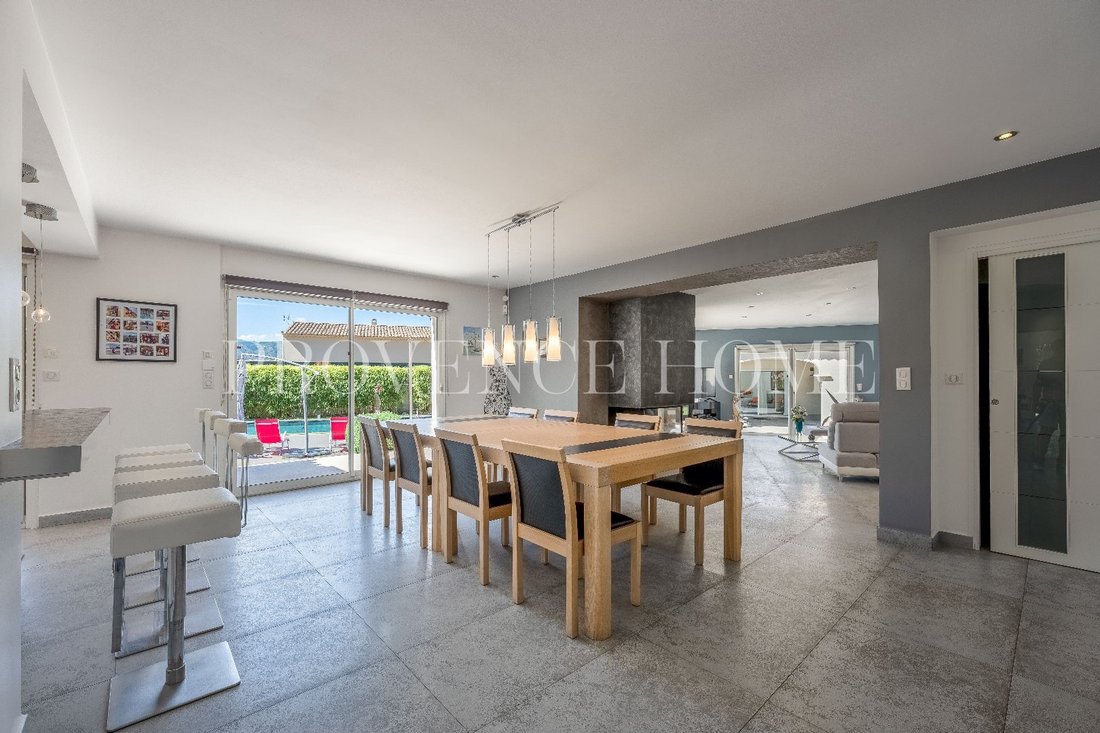 Estate in Cabrières-d'Avignon, Provence-Alpes-Côte d'Azur, France 5 - 18130824