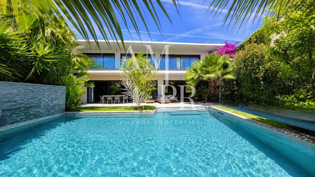 Townhouse in Vallergues, Cannes, France 3 - 18127627