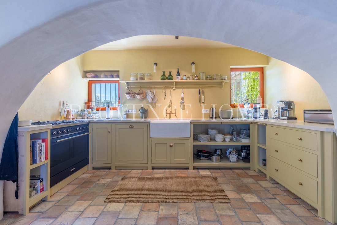 Estate in Saint-Saturnin-lès-Apt, Provence-Alpes-Côte d'Azur, France 5 - 18130743