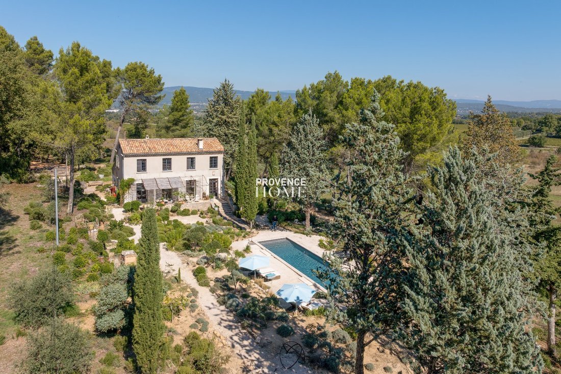 Estate in Oppède, Provence-Alpes-Côte d'Azur, France 1 - 18130665