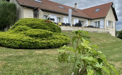 Villa in Le Bourg et le Hameaux, Beynes, France 1