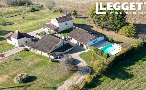 House in Duras, Nouvelle-Aquitaine, France 1