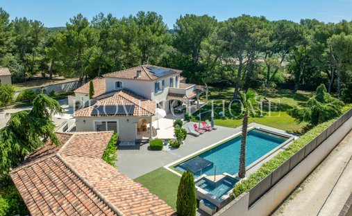 Domaine à Cabrières-d'Avignon, Provence-Alpes-Côte d'Azur, France 1