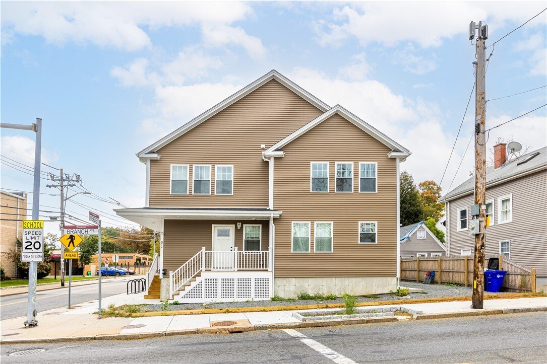 North Providence, Rhode Island, United States 4 - 18127320