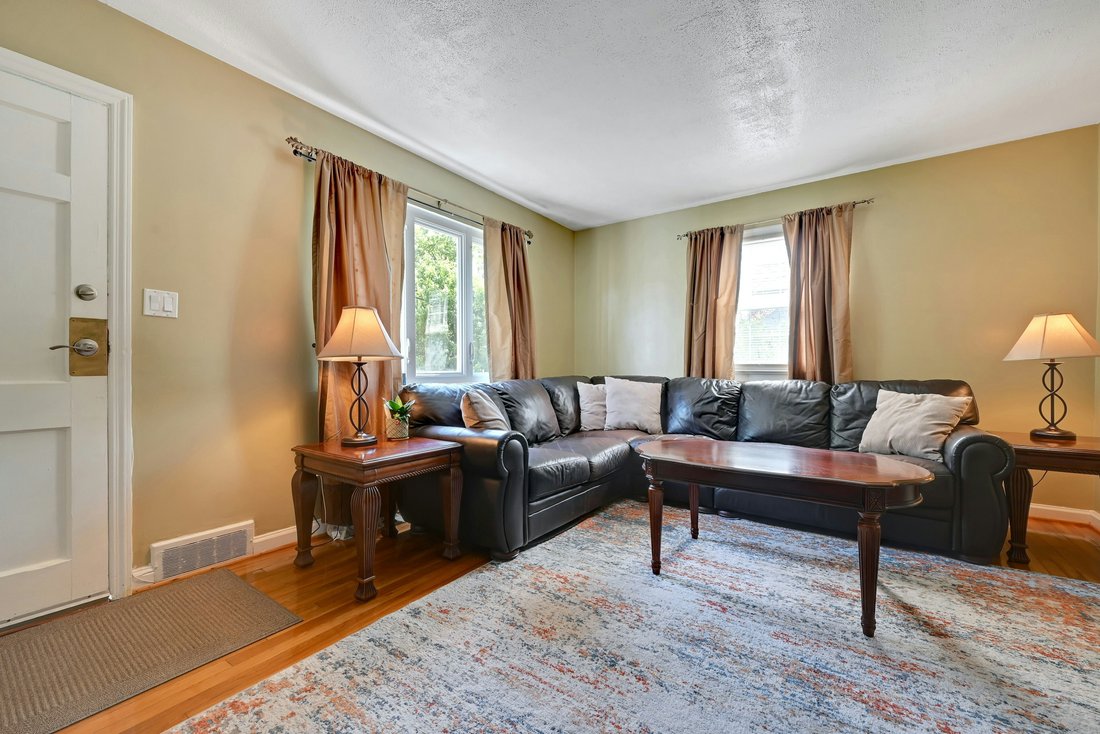 House in Clifton, New Jersey, United States 4 - 18130858