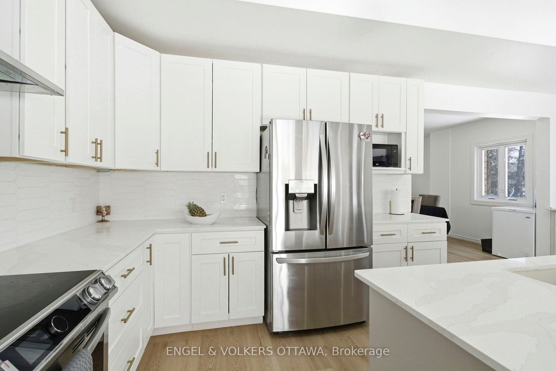 House in Crysler, Ontario, Canada 4 - 18133274