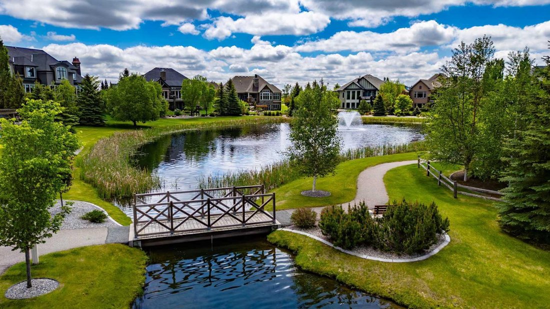 House in Calgary, Alberta, Canada 3 - 18130894