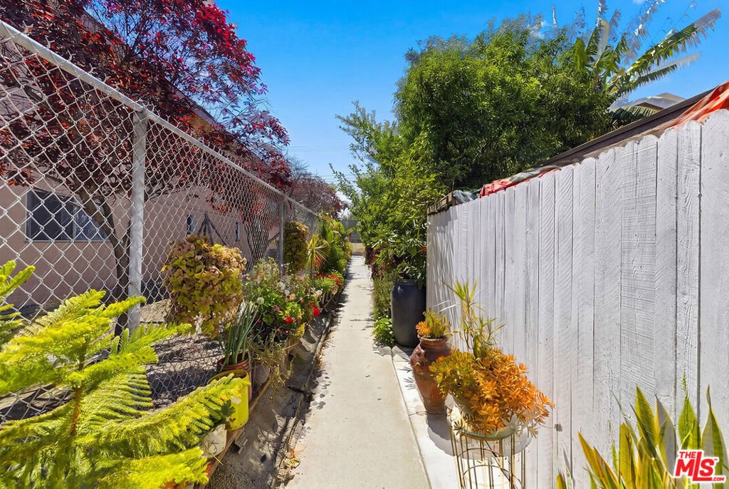 Pomona, California, United States 2 - 18132503