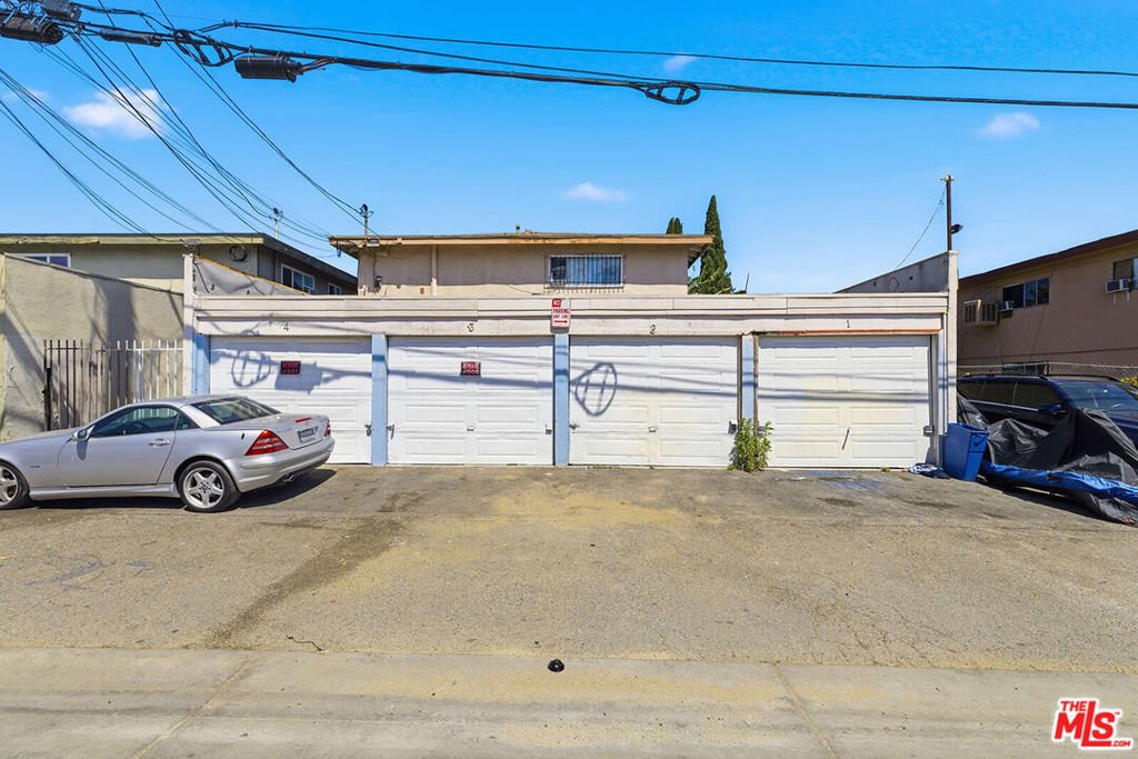 Pomona, California, United States 3 - 18132503