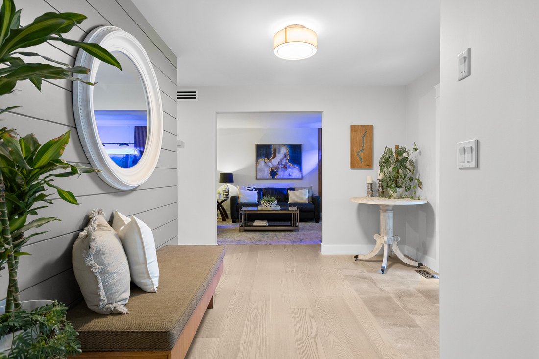 House in Kelowna, British Columbia, Canada 3 - 18123596