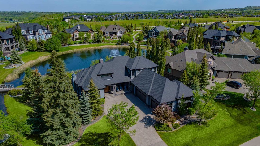 House in Calgary, Alberta, Canada 2 - 18130894