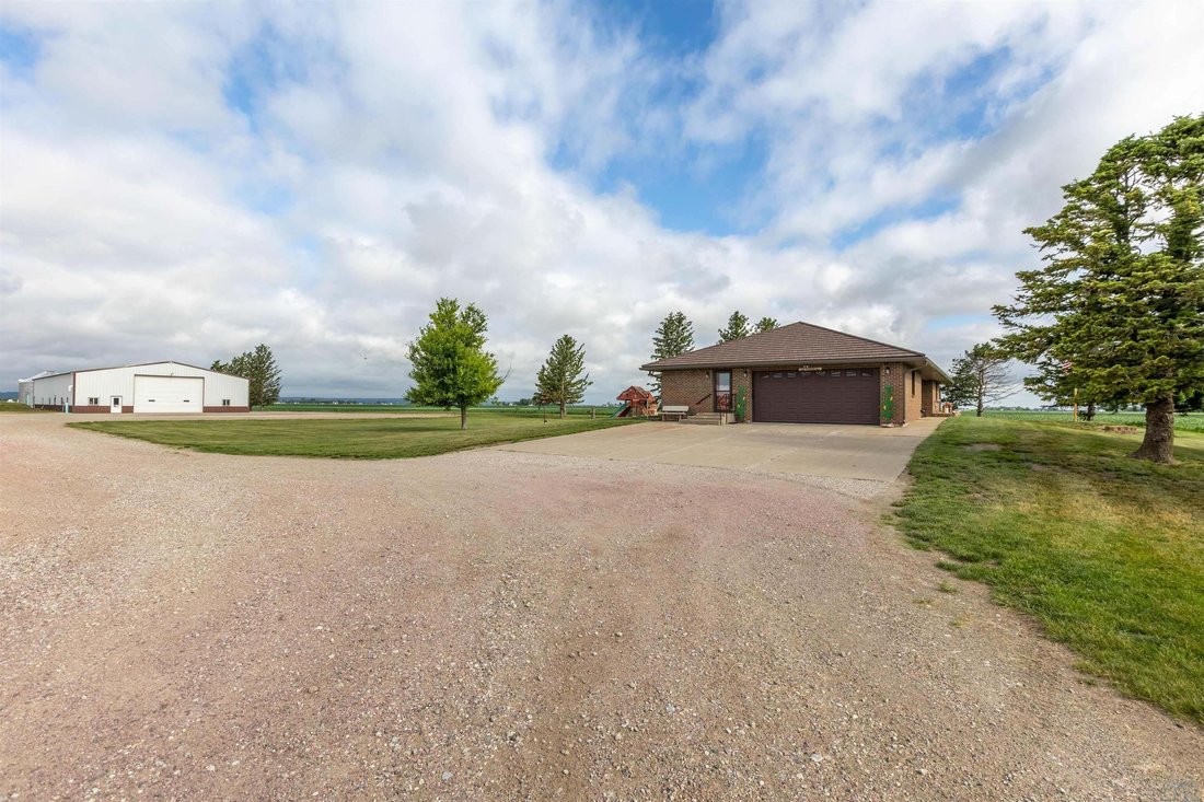 House in Sloan, Iowa, United States 4 - 18130174
