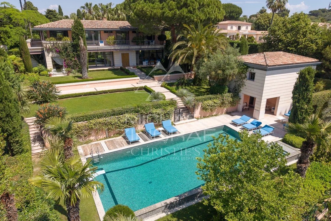 Villa in Antibes, Provence-Alpes-Côte d'Azur, France 1 - 18130297