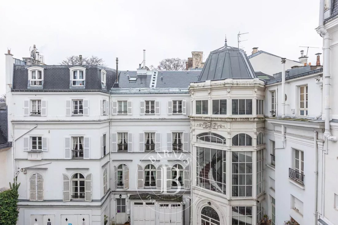 Apartment in Elysées-Madeleine, Paris 8e Arrondissement, Paris 4 - 18130343