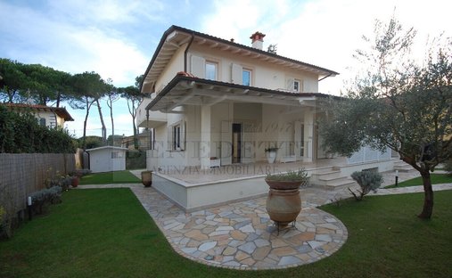 Villa in Pietrasanta, Toskana, Italien 1