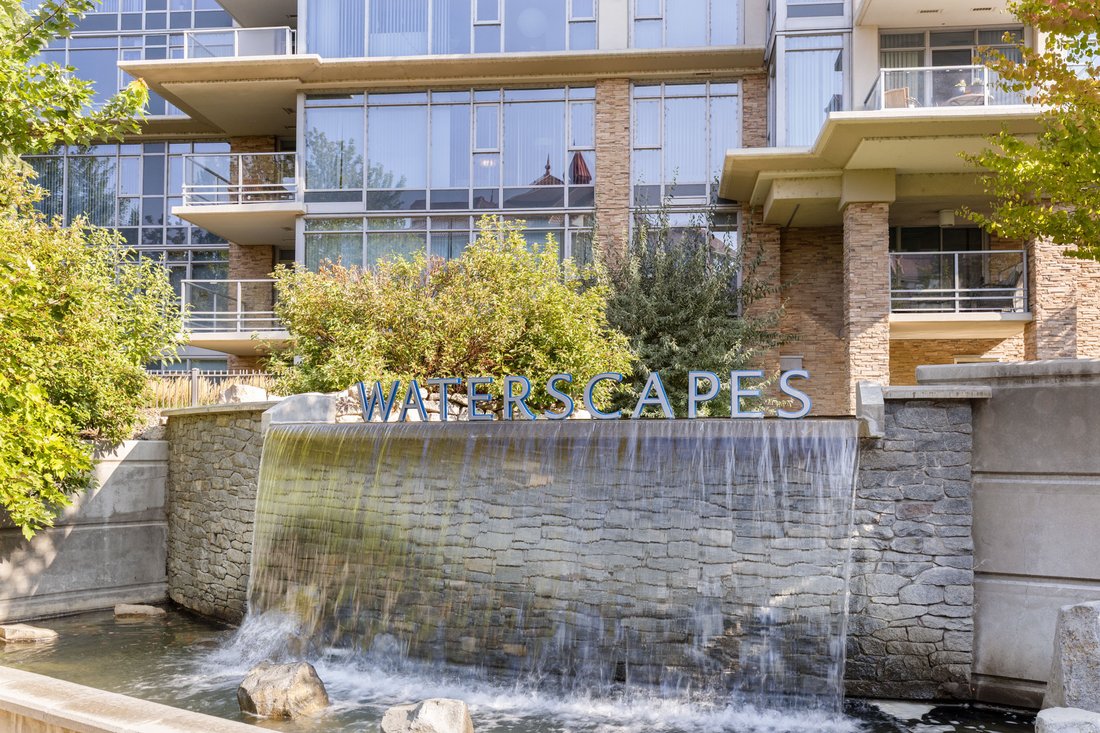 Apartment in Kelowna, British Columbia, Canada 1 - 18133241