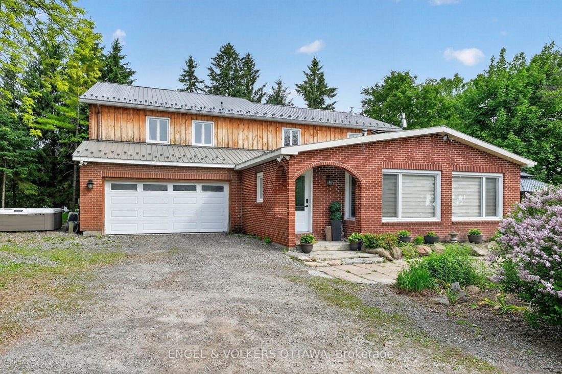 House in Crysler, Ontario, Canada 1 - 18133274