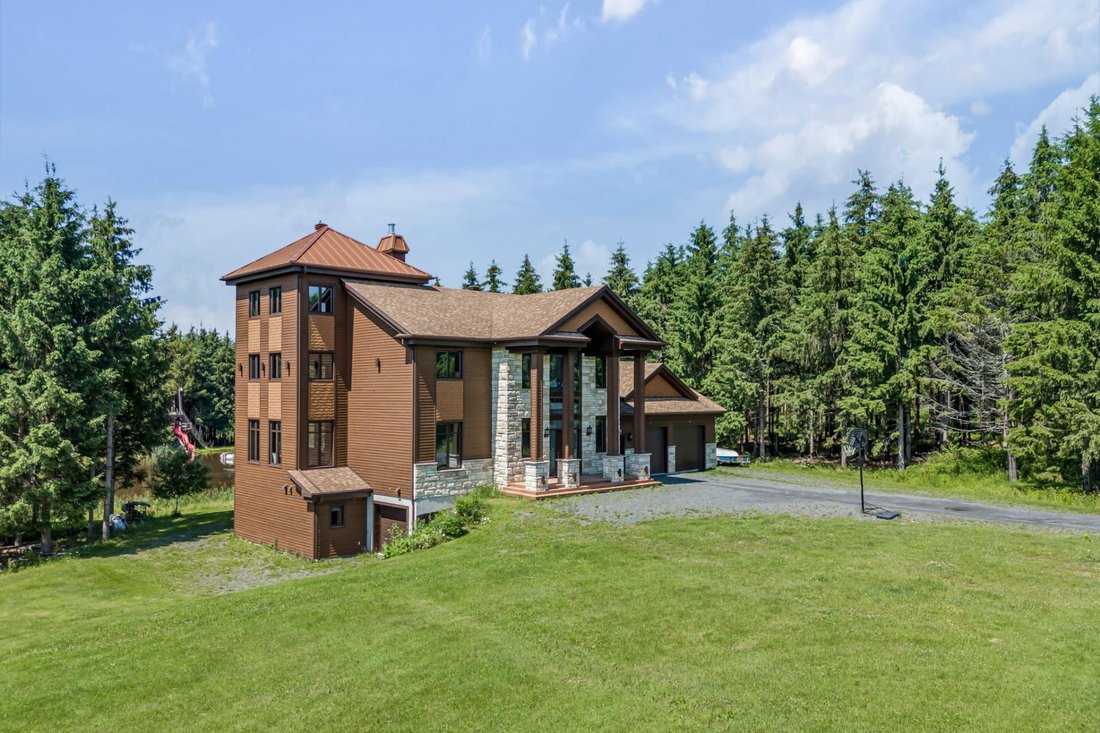 House in Saint-Côme-Linière, Quebec, Canada 2 - 18133314