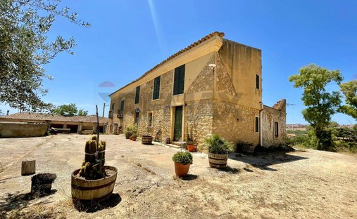 Country House in Mazzarino, Sicily, Italy 1