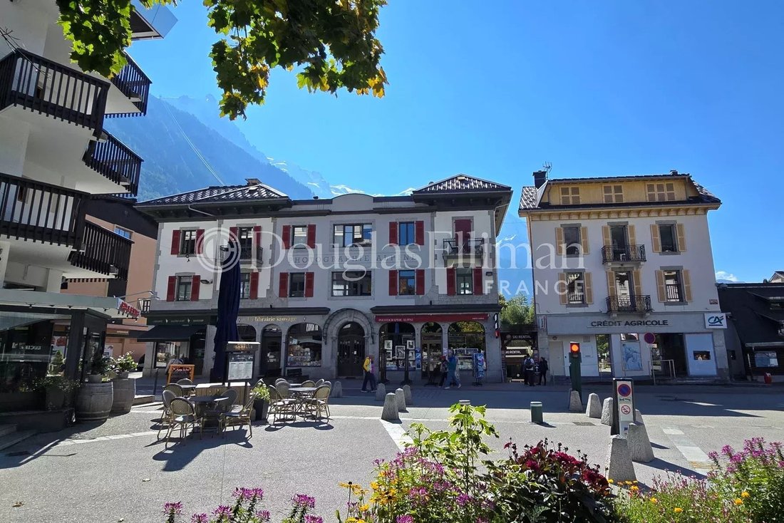 Chamonix-Mont-Blanc, Auvergne-Rhône-Alpes, France 1 - 18130154