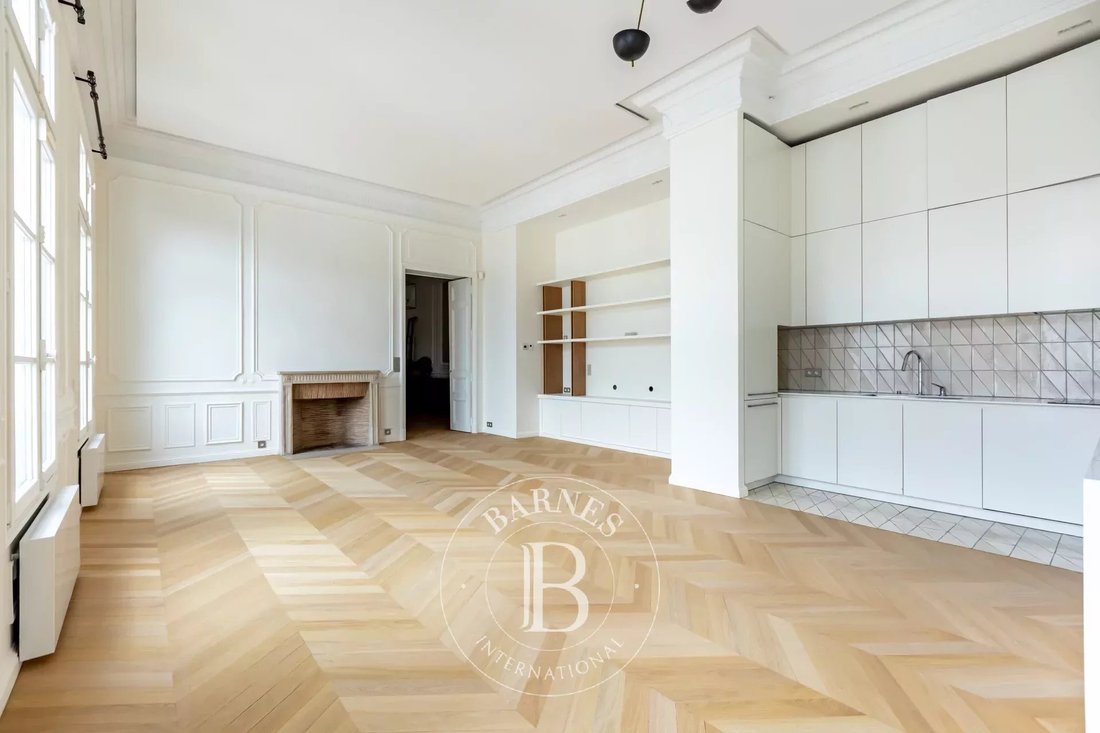 Apartment in Elysées-Madeleine, Paris 8e Arrondissement, Paris 5 - 18130343