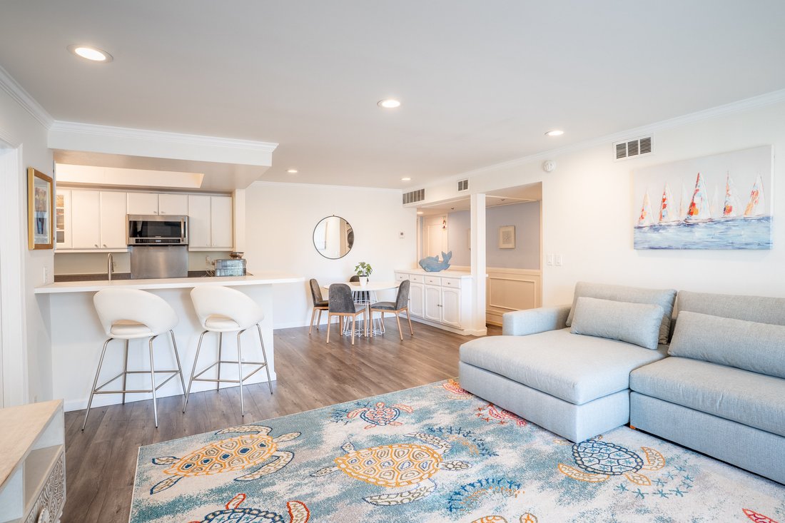 Condo in Los Angeles, California, United States 3 - 18079827