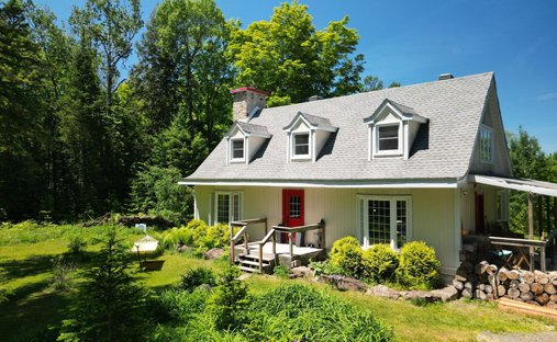 House in Piedmont, Quebec, Canada 1