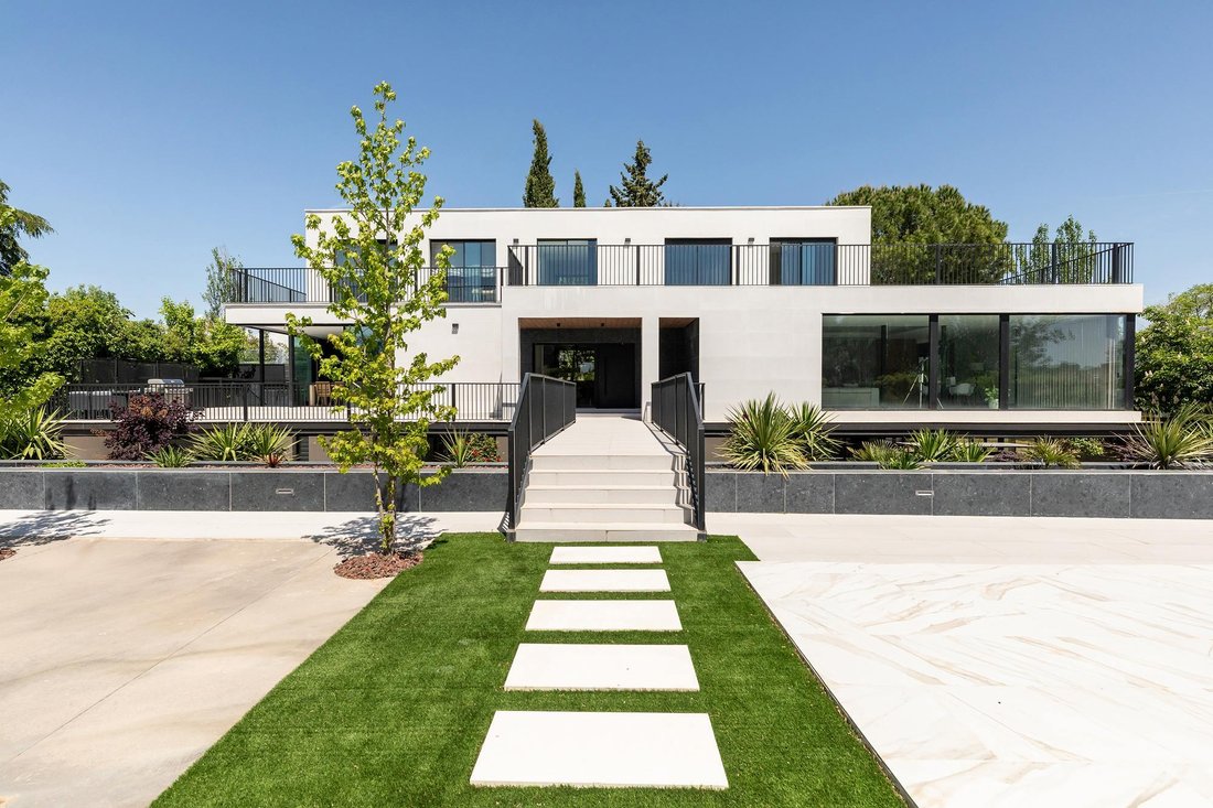 Villa in Majadahonda, Comunidad de Madrid, Spain 1 - 17809011