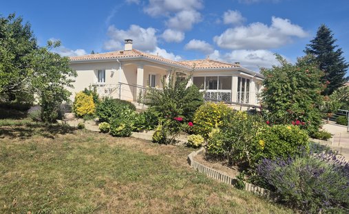 House in Saint-Palais-sur-Mer, Nouvelle-Aquitaine, France 1