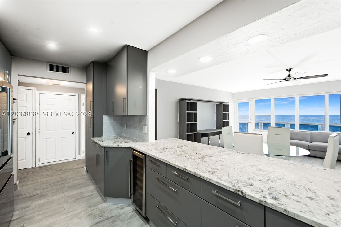 Condo in Fort Lauderdale, Florida, United States 2 - 18132936