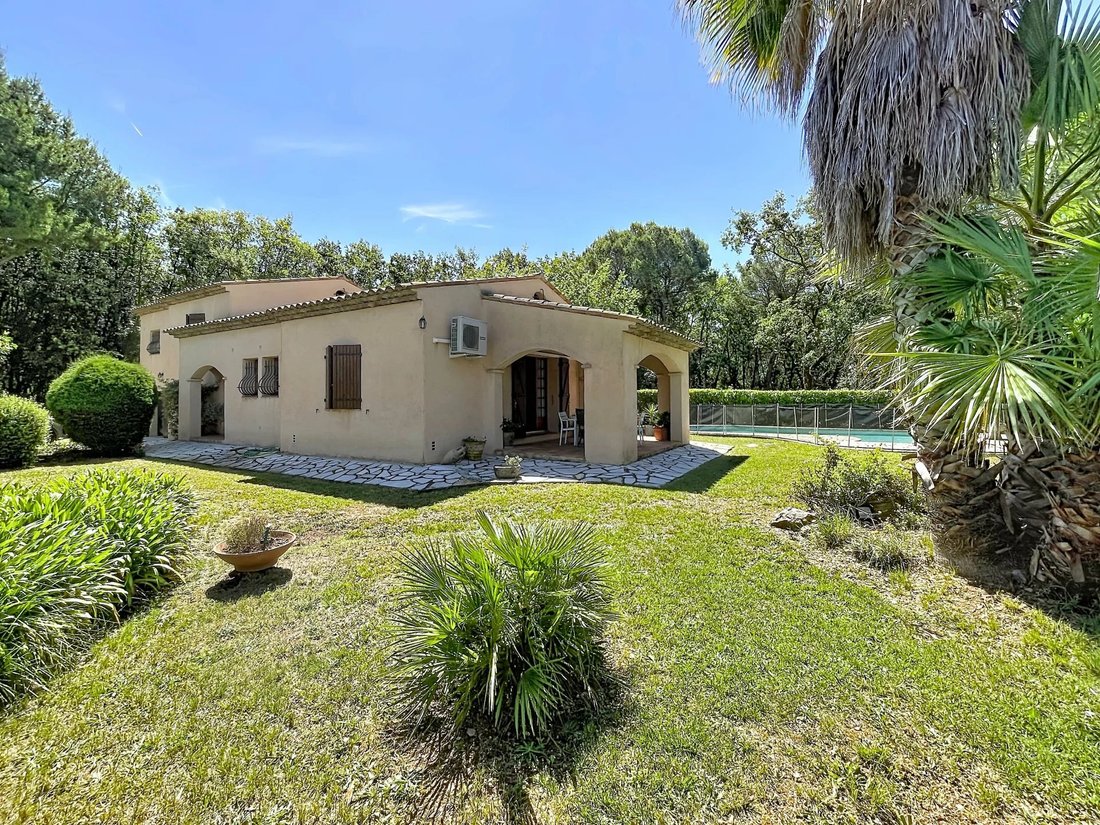 Villa in Le Rouret, Provence-Alpes-Côte d'Azur, France 1 - 18130063