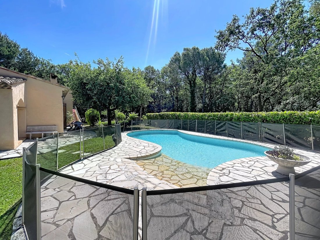 Villa in Le Rouret, Provence-Alpes-Côte d'Azur, France 3 - 18130063