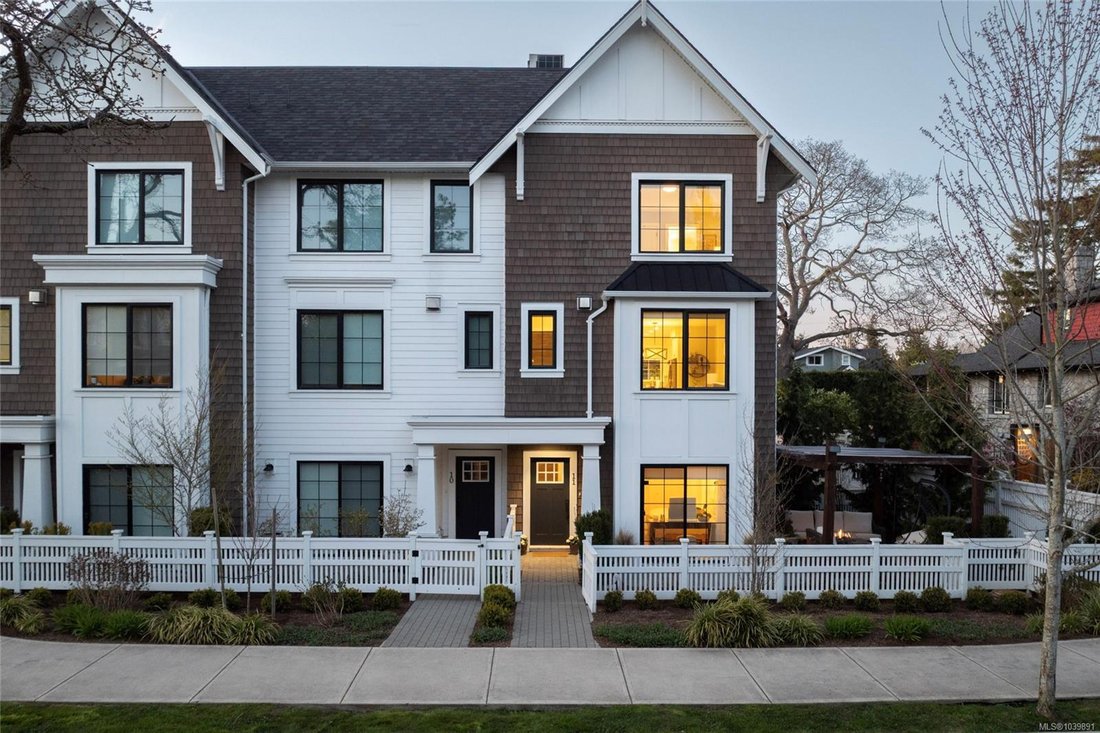 House in Saanich, British Columbia, Canada 1 - 18133266