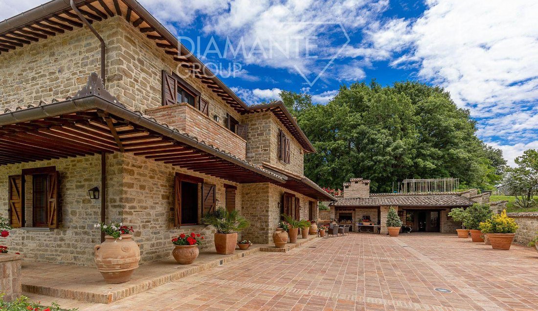 Villa in Gubbio, Umbria, Italy 4 - 18133372
