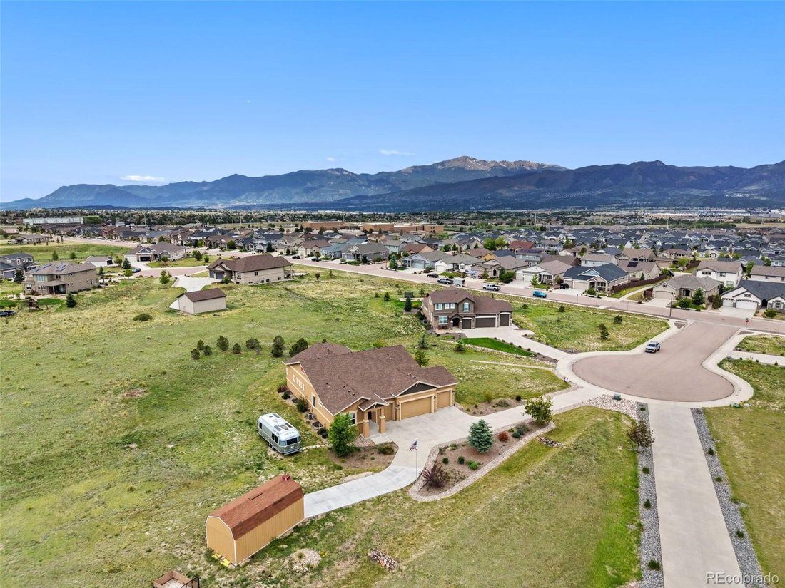 House in Colorado Springs, Colorado, United States 3 - 18132157