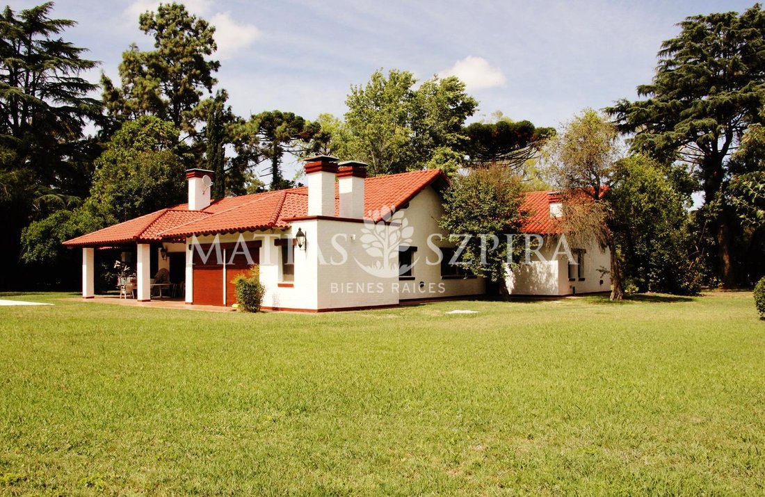House in Villa Udaondo, Buenos Aires Province, Argentina 1 - 18133385