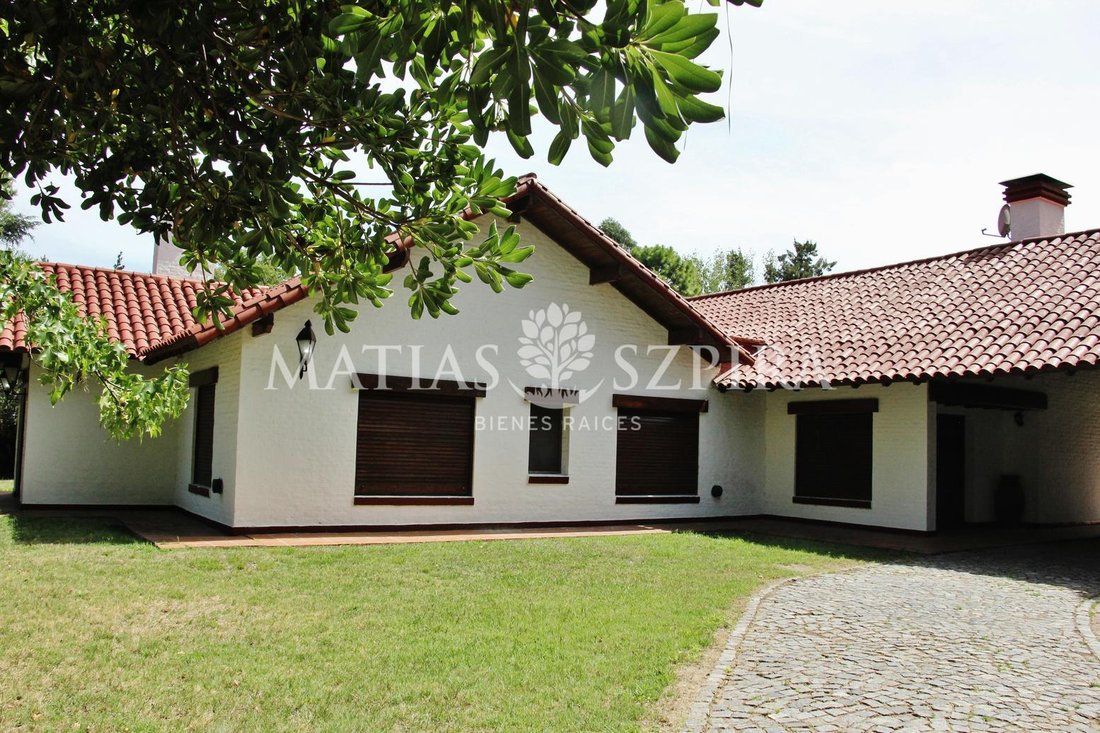 House in Villa Udaondo, Buenos Aires Province, Argentina 3 - 18133385