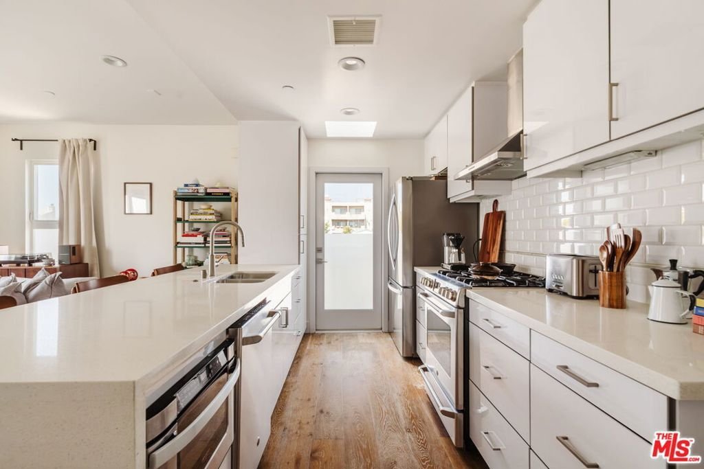 Townhouse in Los Angeles, California, United States 4 - 18132538